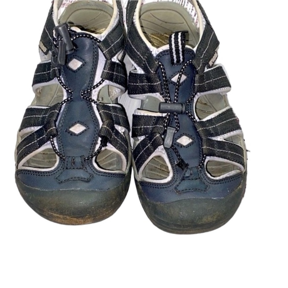 NEVADOS slip on outdoor shoes size 8
